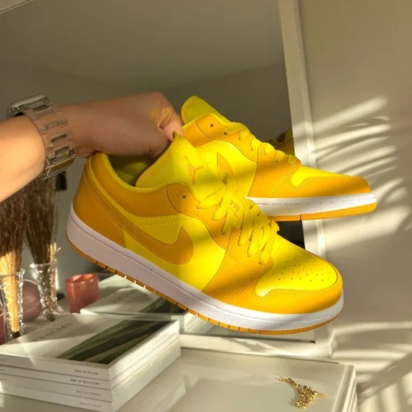 Jordan 1 Low - Picture 11 of 11